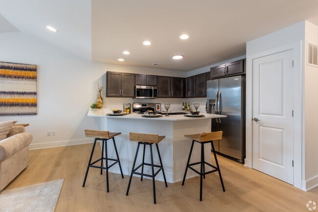 Building Photo - Chesterfield Lease - Save $600! 2 Bedroom,...