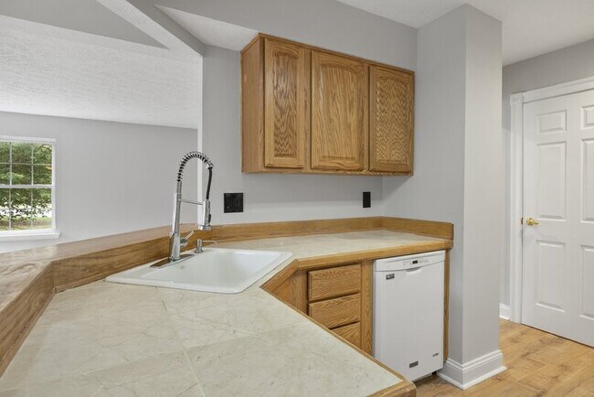 Building Photo - 2258 N Tollgate Cir