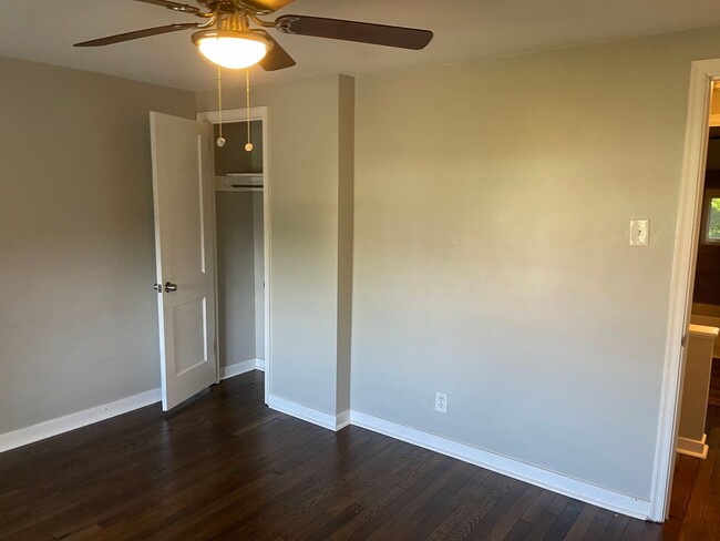 Building Photo - MODERN, TOTALLY UPDATED 2 BEDROOM / 1 BATH...