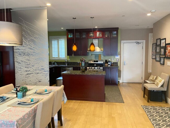 Building Photo - 525 Gough St