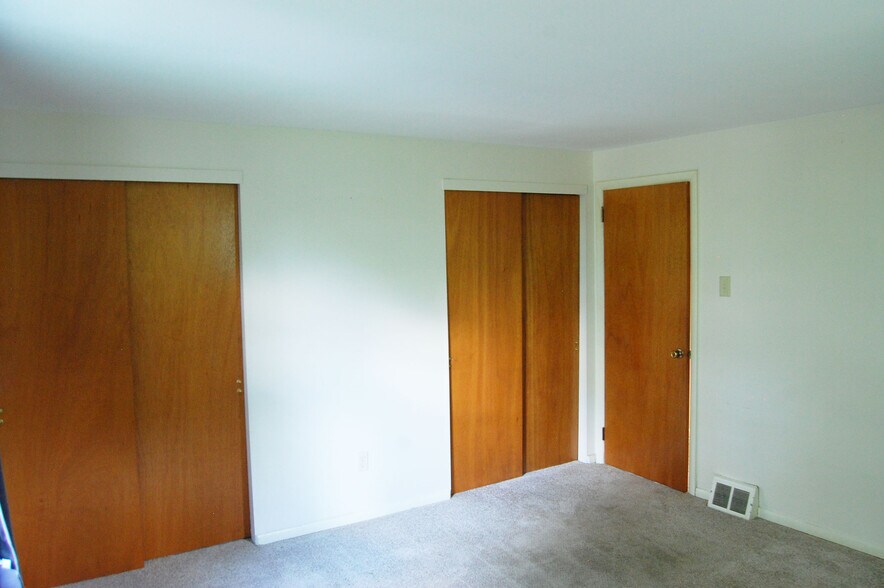 Building Photo - 979 Glasgow St