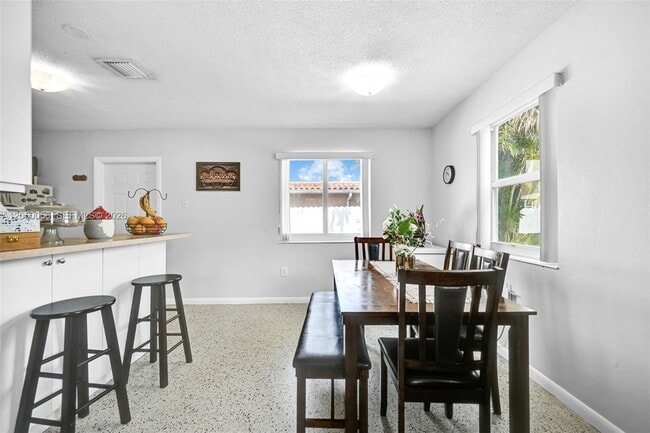 Building Photo - 9720 SW 37th Terrace