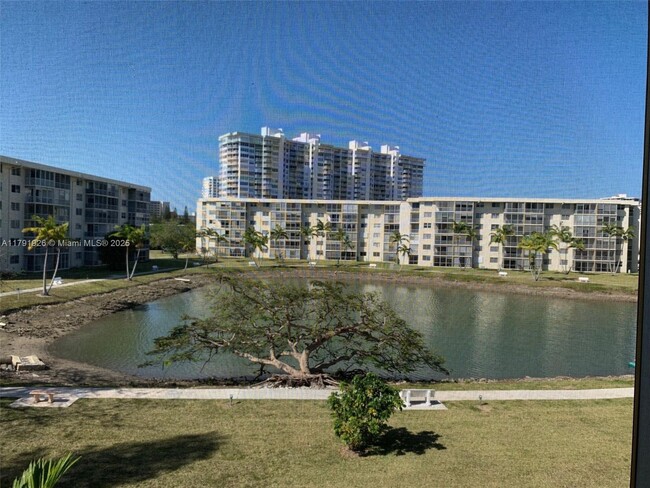 Building Photo - 2903 Point E Dr