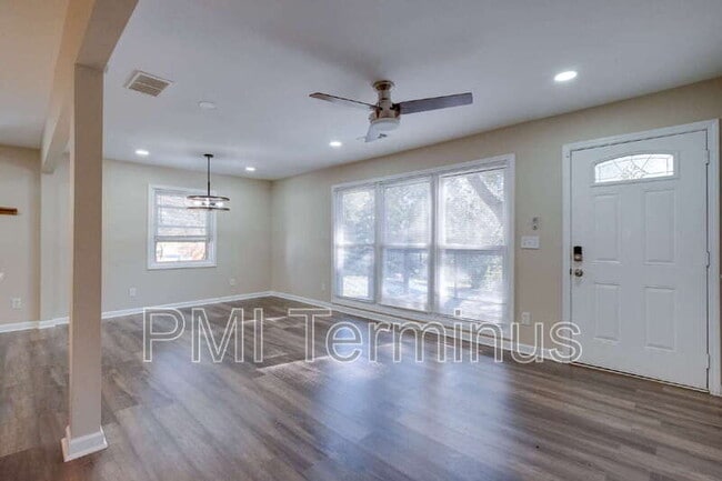 Building Photo - 3442 Longleaf Dr