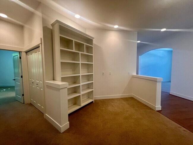 Building Photo - PENDING APPLICATION; Spacious Home on Golf Course  - All Bedrooms En Suite