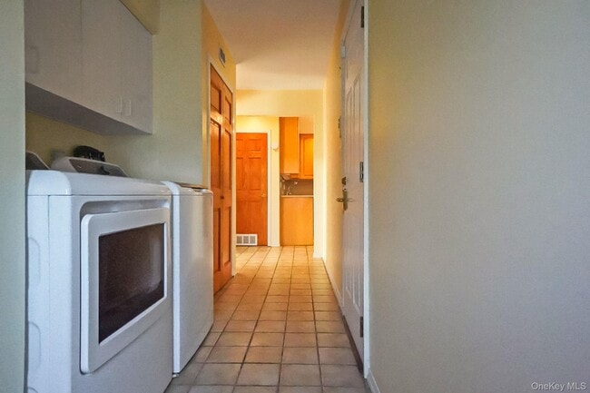 Building Photo - 386A Glen Cove Ave