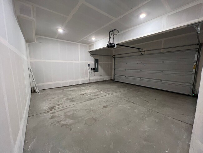Building Photo - 3105 Wrangler Dr