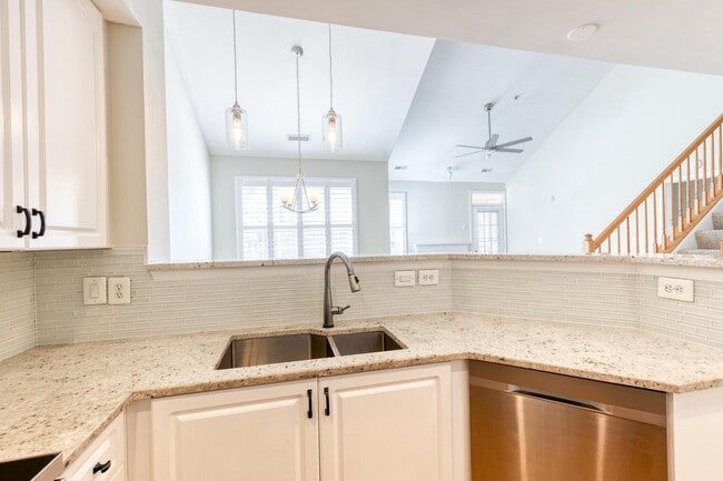 Building Photo - 400 Symphony Cir