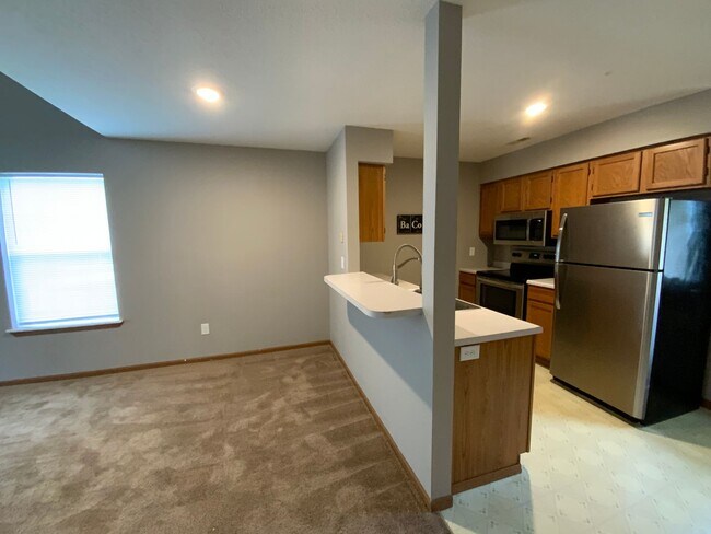 Building Photo - 3566-3568 Prescott Dr