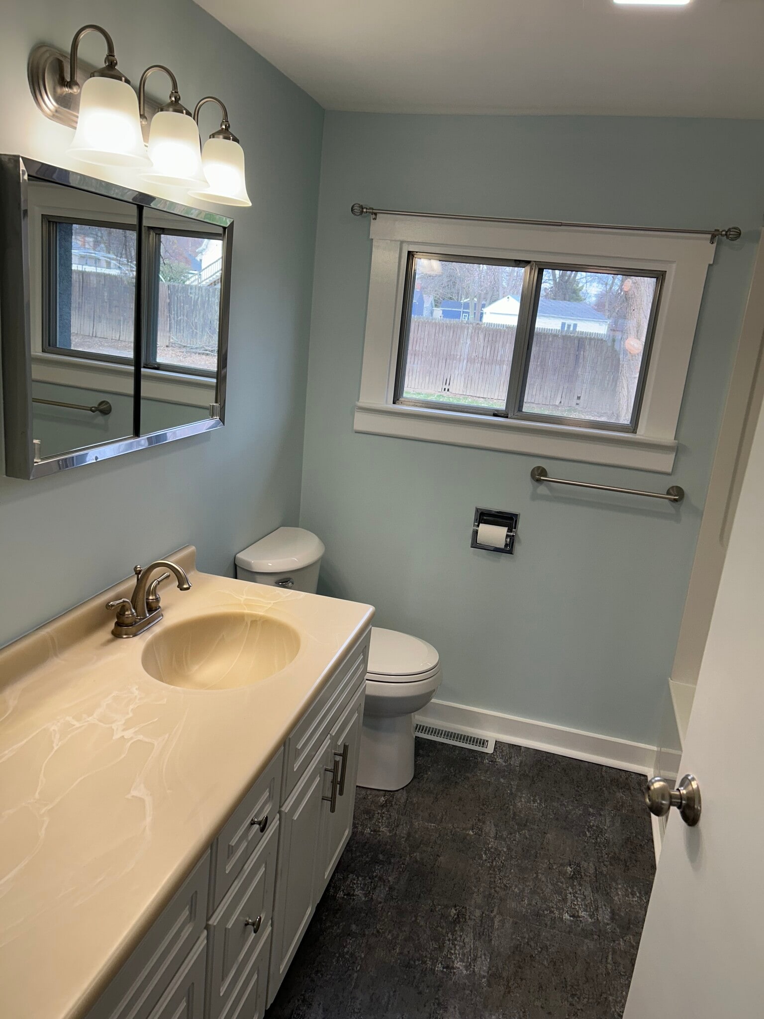 Building Photo - 810 Mc Connell St