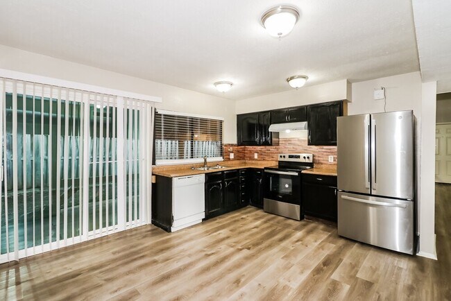 Building Photo - 15614 Mendocino Dr