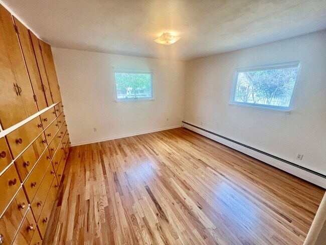 Building Photo - 540/542 E 6th Ave