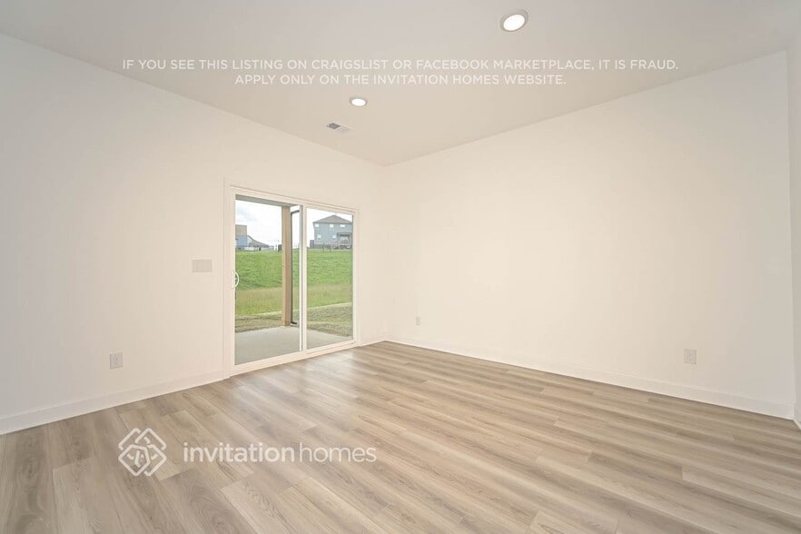 Building Photo - 271 W Millbrook Dr