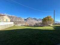 Building Photo - Crestview 2 Bedroom Apartment with mountain views