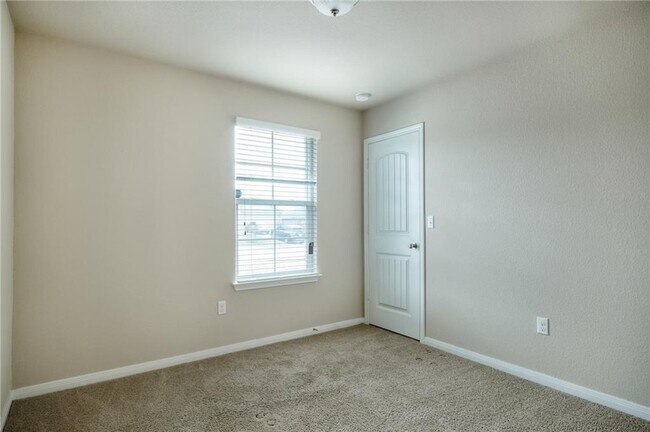 Building Photo - 219 Screech Owl Dr