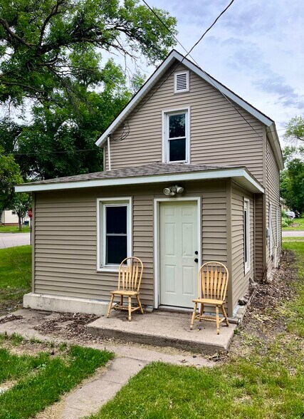 Building Photo - 729 W Cavour Ave