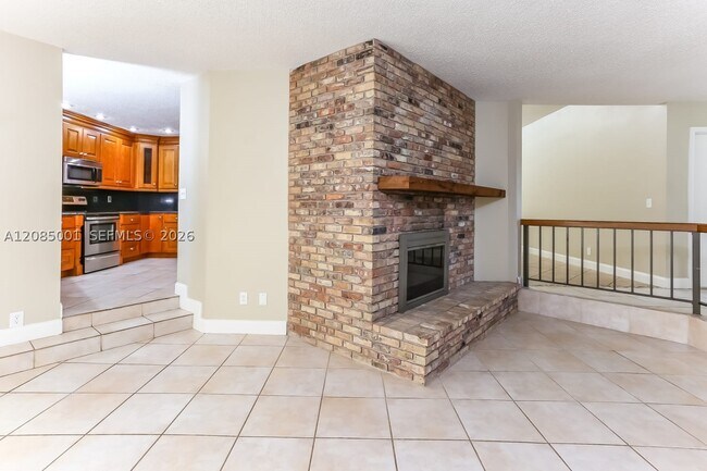 Building Photo - 1153 SW 25th Ave