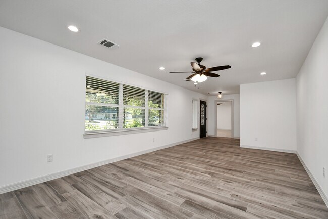 Building Photo - 1805 East Ave