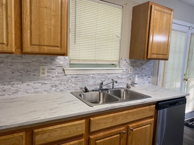 Building Photo - Ranch Style home in Locust Grove