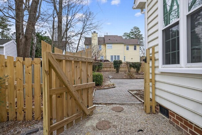 Building Photo - 1010 Trail Stream Way