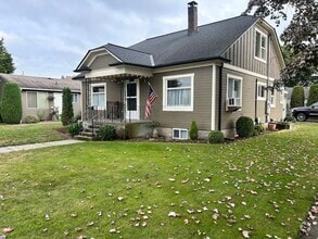 Building Photo - Three Bedroom House for Rent With a Garage...