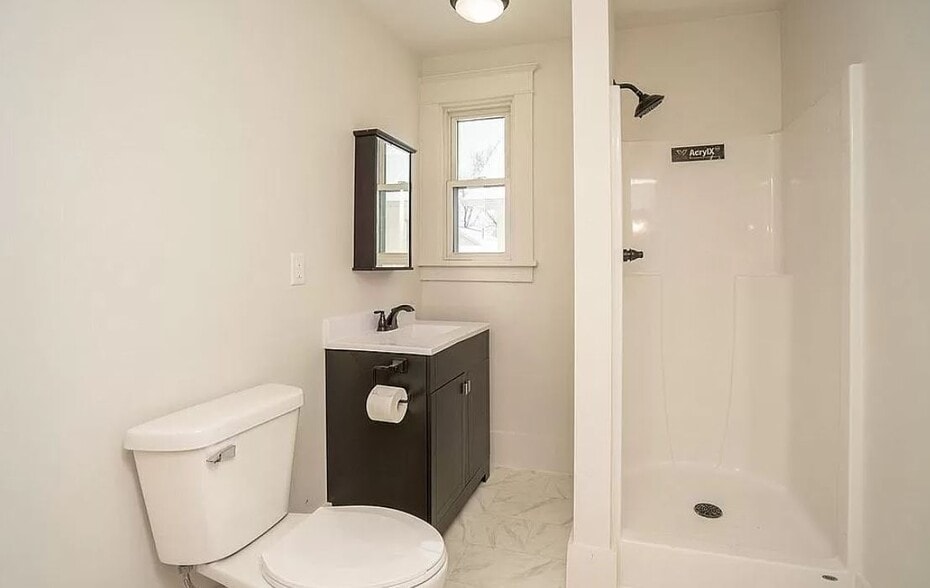 Bathroom - 1015 3rd Ave SE