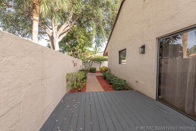 Building Photo - 6876 Palmar Ct