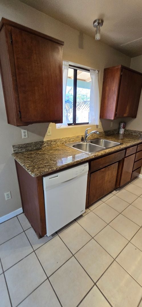 Building Photo - 2-bedroom 1 bath condo