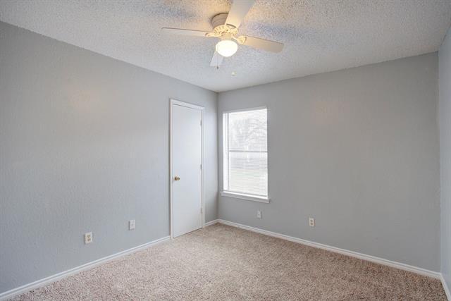 Building Photo - 313 Queens Ct S
