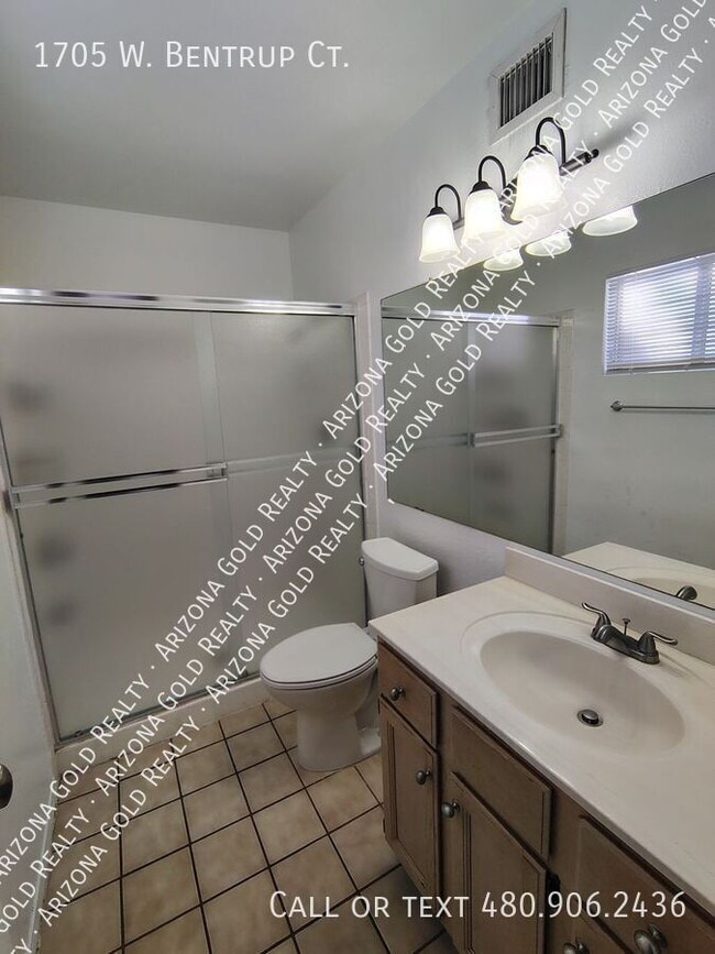 Building Photo - 1705 W Bentrup Ct