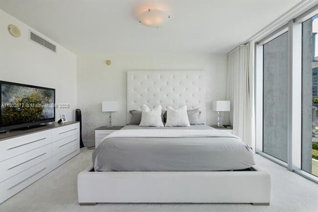 Building Photo - 7928 East Dr