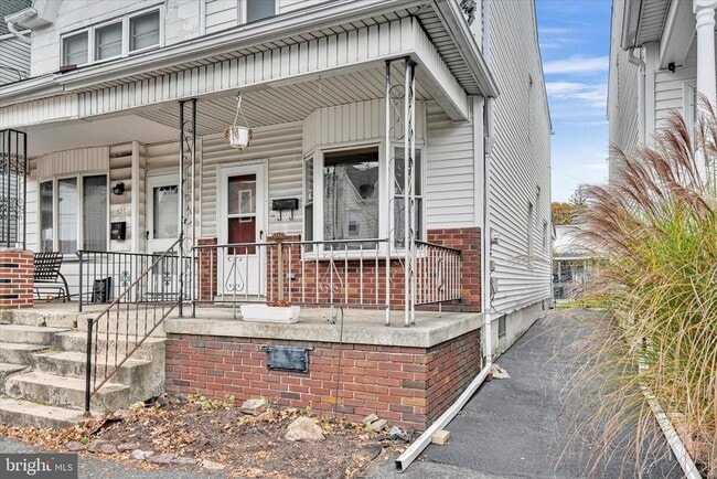 Primary Photo - 523 W Oak St