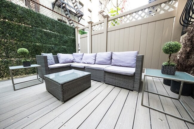 Building Photo - 65 W 107th St