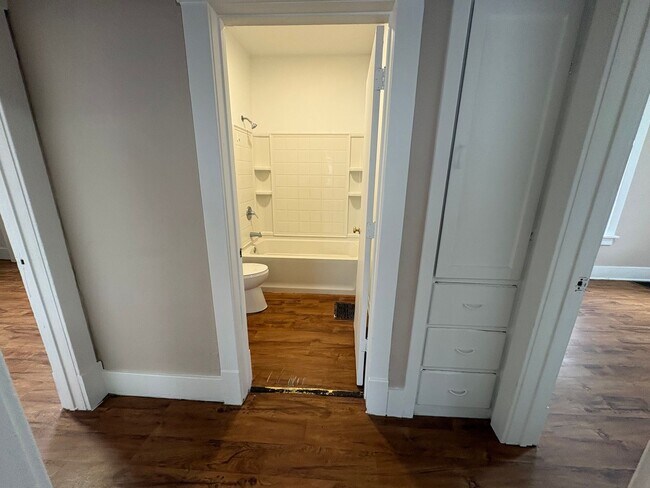 Building Photo - Come see this freshly updated 2 Bedroom - 1 Bath house that is ready to be your new home!!