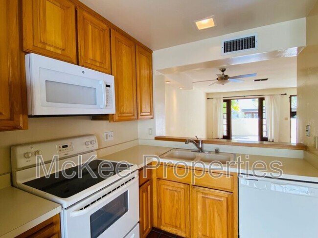 Building Photo - 8668 Villa La Jolla Dr