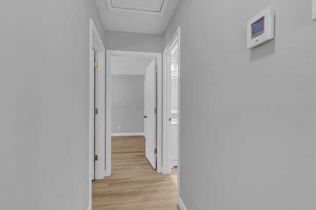 Building Photo - 525 Rushing St