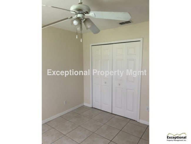 Building Photo - Available Beginning Of April!