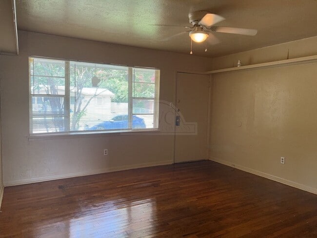 Building Photo - 110 Bybee Ct