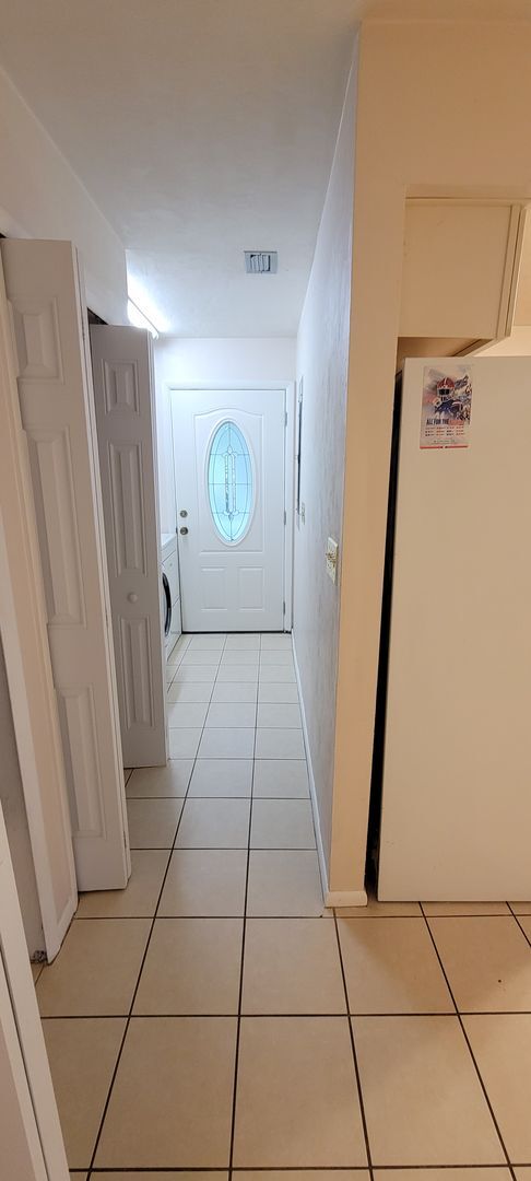 Building Photo - 3 Bedroom/ 2 Bath home in Black Acres(Close to UF)