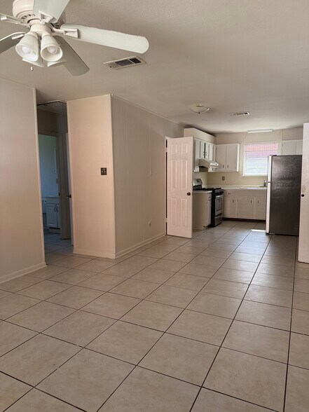 Building Photo - 4415 Herrmann St