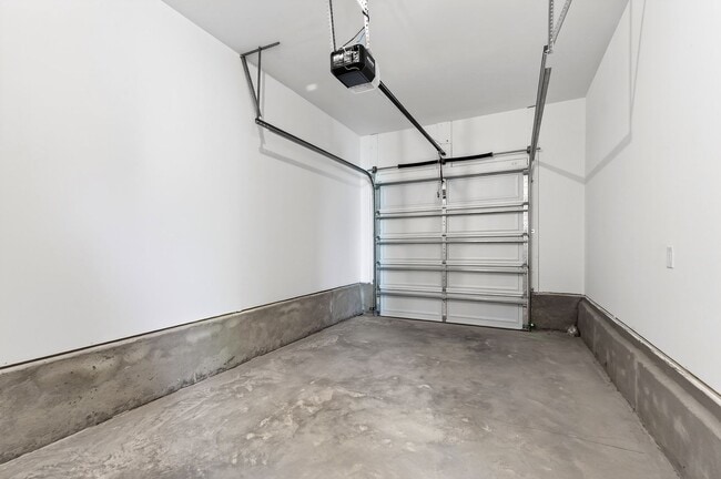 Building Photo - Charming Craftsman-Style 3-Bedroom Townhome in Garner!