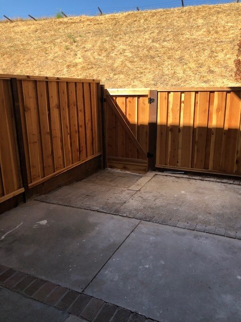 Building Photo - 1180 Spring Valley Common