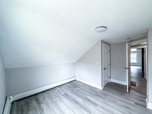 Building Photo - 18 Ellsworth St