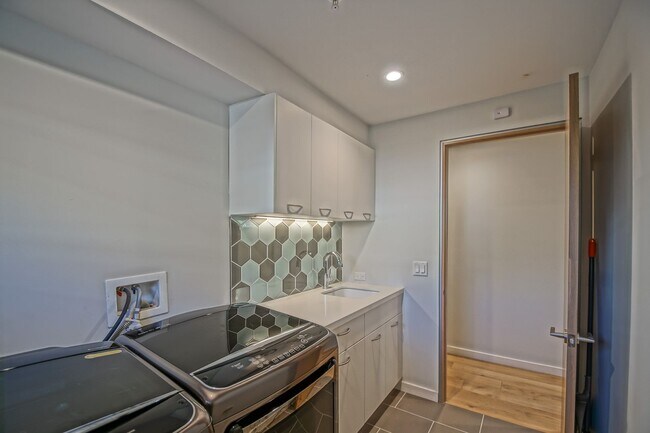 Building Photo - NEWER, LUXURIOUS & MODERN, 2920 SQ FT HOME W/ HIGH END DETAILS, AMAZING DECK/BALCONY SPACE, 2-CAR...