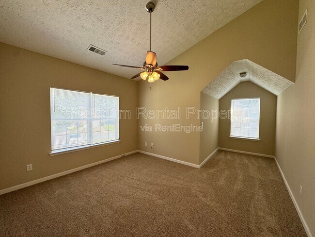 Building Photo - 525 Dot Dr