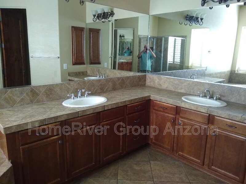 Building Photo - 17953 W Willow Dr