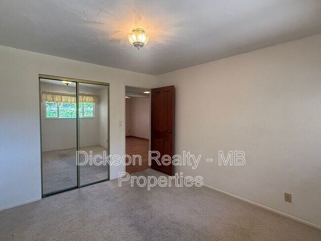 Building Photo - 2845 Glenwood Ct