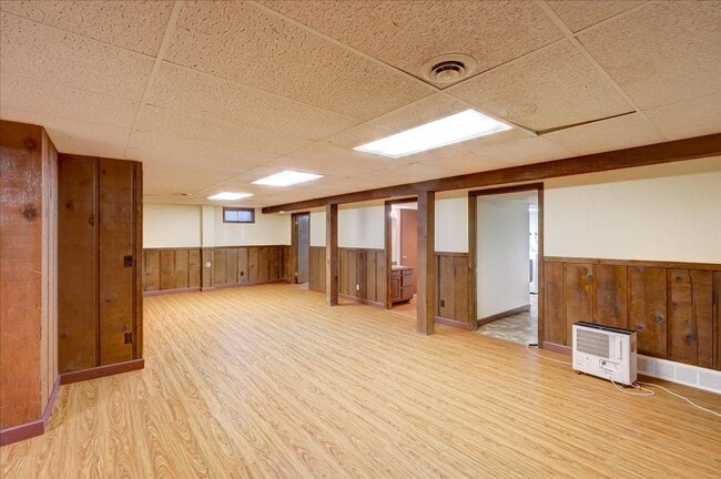 Building Photo - Parkwood Hills – Spacious 4 Bedroom, 3 Bat...