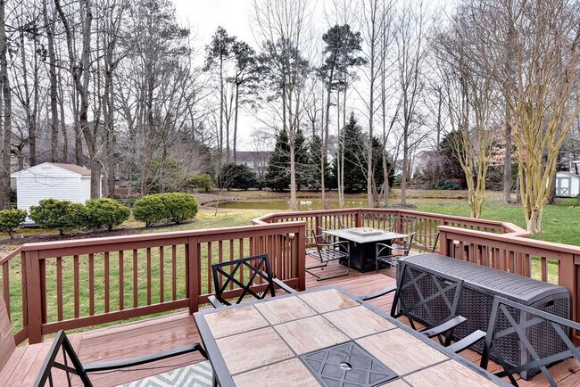 Building Photo - Spacious and Updated Yorktown Home
