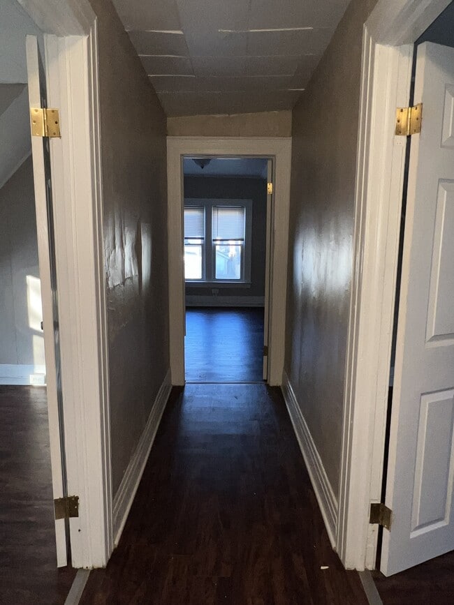 Building Photo - 367 Hawley St